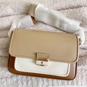 Michael Kors Bradshaw Medium Messenger